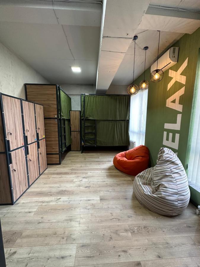 Izzzi Hostel Bishkek Bagian luar foto