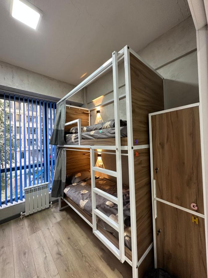 Izzzi Hostel Bishkek Bagian luar foto